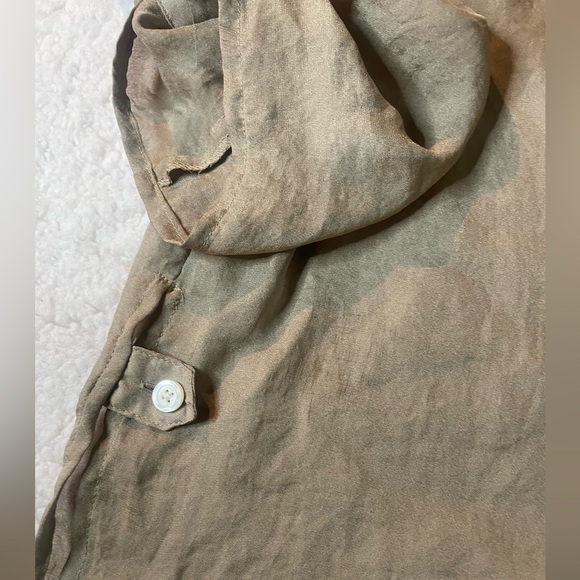 Ann Taylor LOFT, Size Small Sheer Linen Button-up, Tab Sleeves with Pockets Top - Picture 4 of 8